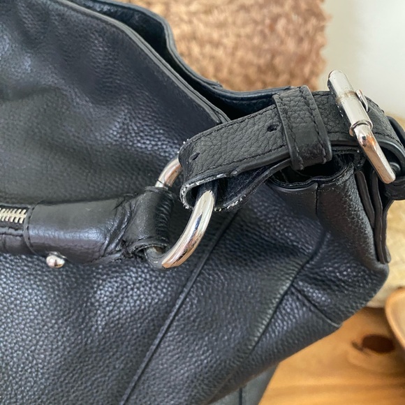 ***"Vince Camuto" Black Leather Shoulder Bag~Slouchy Design 🖤 - Picture 6 of 11